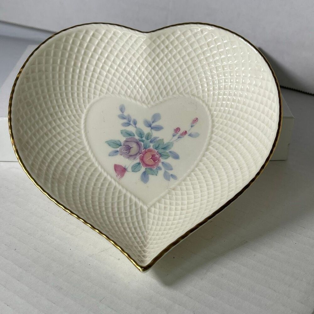 Mikasa Japan English Garden Ivory Bone China heart dish candy nuts